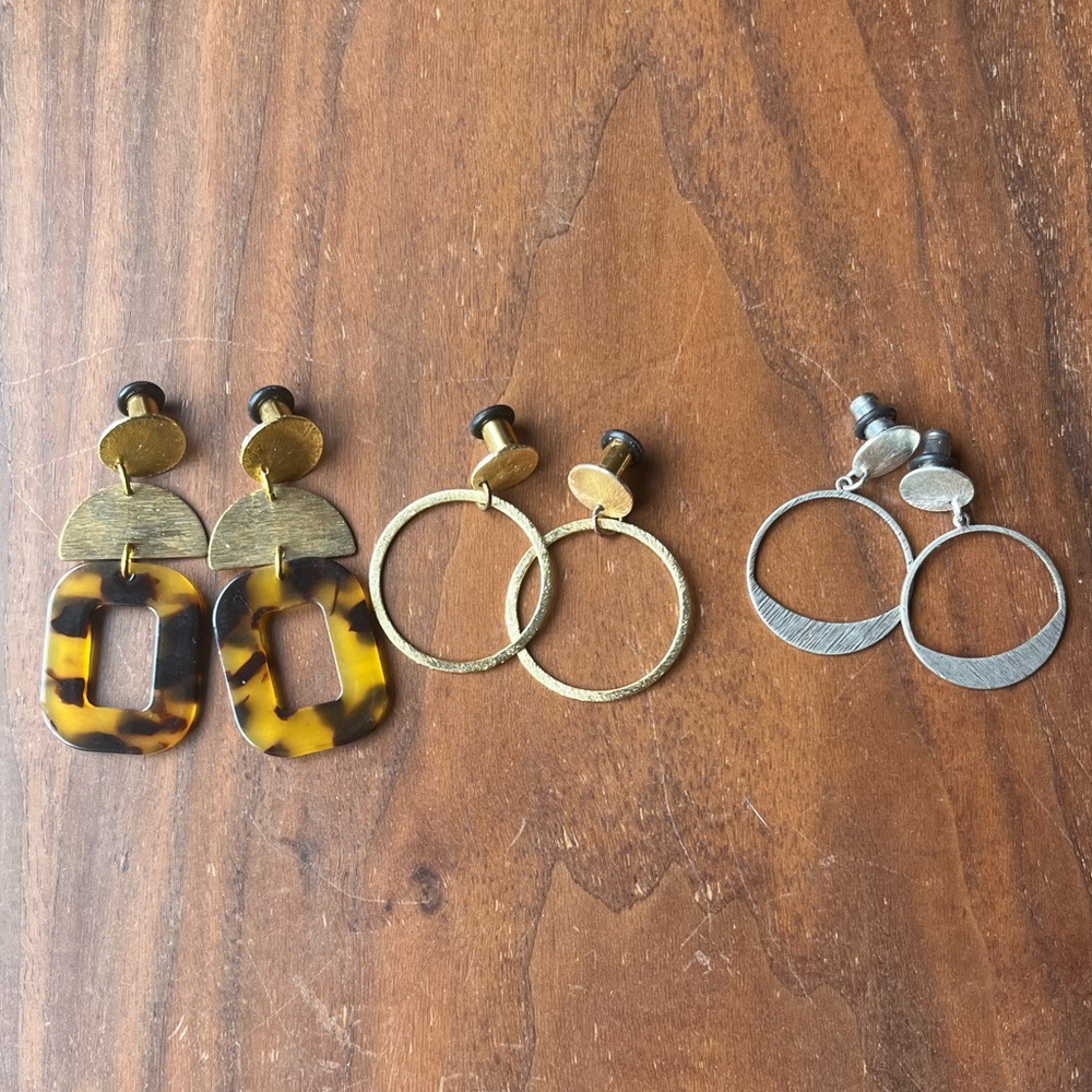 LOT Three pairs 4g Gauge Hoop Dangle Plugs Silver Gold Tortoise Hider Earrings